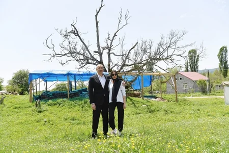 Prezident Pir Ömər Sultan ziyarətgahında bərpa-konservasiya işləri ilə tanış olub - YENİLƏNİB