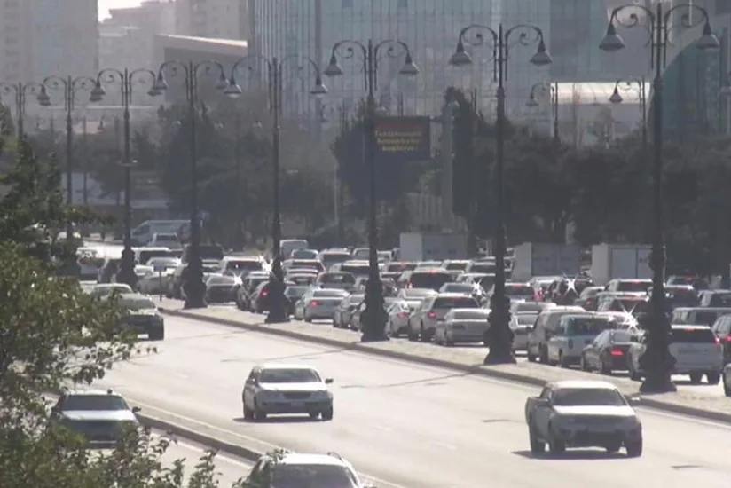 Bakının Heydər Əliyev prospektində nəqliyyat vasitələrinin normal hərəkəti bərpa edilib - YENİLƏNİB
