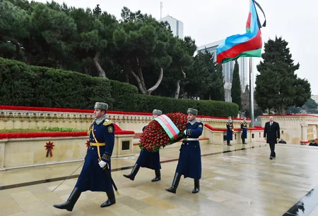 Prezident İlham Əliyev Şəhidlər xiyabanını ziyarət edib