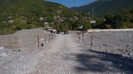 Şəkidə Kiş çayı üzərində uçan körpü yenidən tikilir