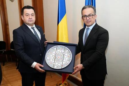 Azerbaijani official meets with leaders of Turkish and Tatar communities in Romania