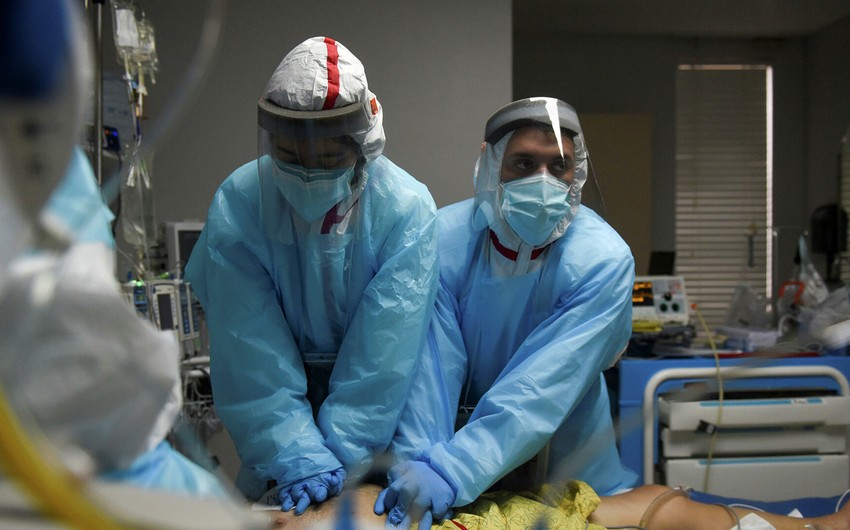 US sets new world record for COVID cases