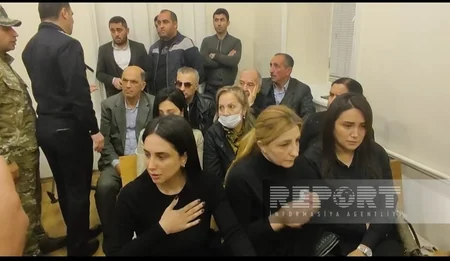 Tanınmış modelyer məhkəmədən atasının qatillərinə ən ağır cəza verilməsini istəyib
