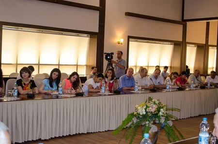 Mətbuat Şurası Fransa Senatının üzvlərini mükafatlandırıb
