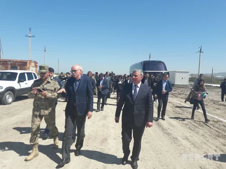 Təhsil Nazirliyinin təşkilatçılığı ilə xarici tələbələr və jurnalistlər Cocuq Mərcanlı kəndinə səfər edib - YENİLƏNİB