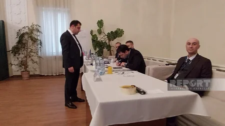 Voting in Ukraine kicks off amid air attack