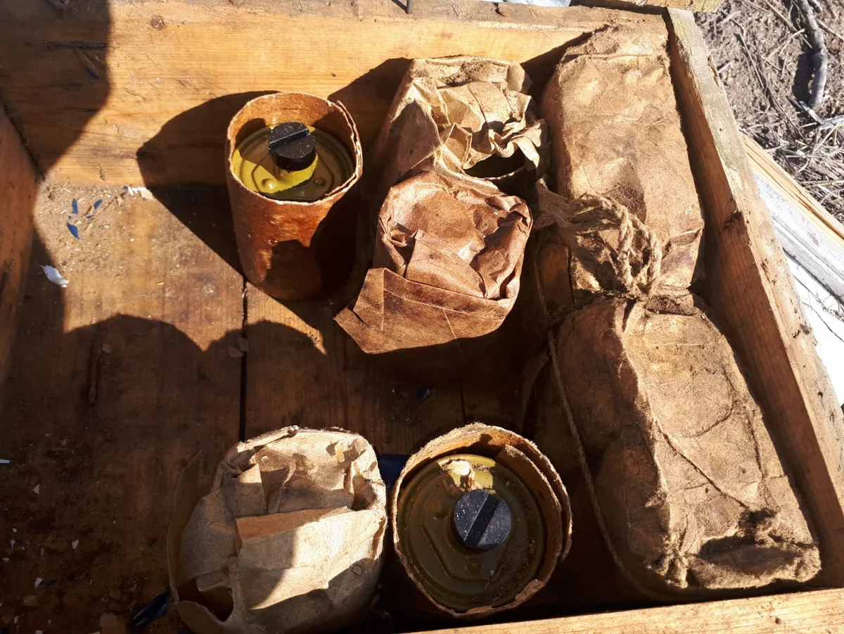 В Агдаме обнаружены брошенные противником боеприпасы