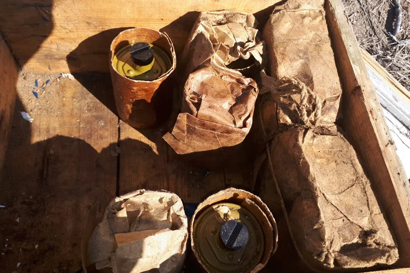 В Агдаме обнаружены брошенные противником боеприпасы