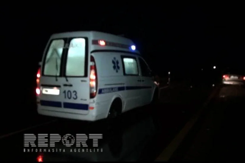 Gəncə şəhərində yolu keçmək istəyən 2 piyadanı maşın vurub