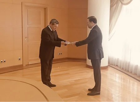 Azərbaycan səfiri etimadnaməsinin surətini Türkmənistanın XİN başçısına təqdim edib