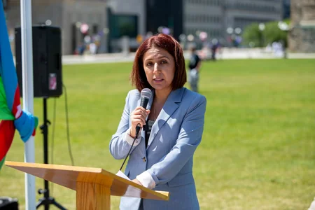 Kanada parlamenti qarşısında Azərbaycan bayrağı qaldırılıb