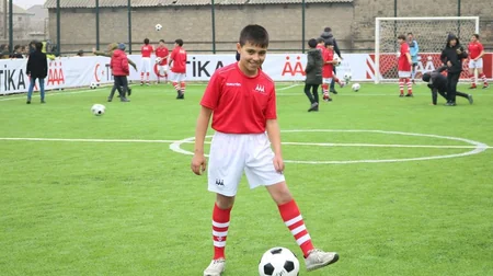 Gürcüstanda azərbaycanlıların yaşadığı kənddə idman meydançası tikilib