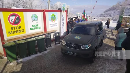 Another supply vehicle of Russian peacekeepers freely move on Khankandi-Lachin road
