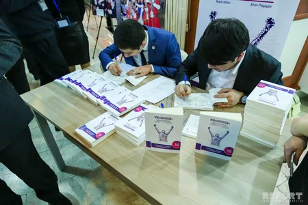 “Könüllülük: Uğurun formulu” kitabının imza günü keçirilib - FOTO