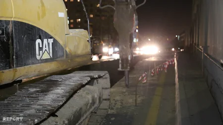 Bakıda avtomobil yol nişanının olmadığı quyuya düşüb - FOTO - VİDEO - YENİLƏNİB