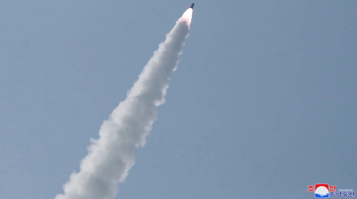 Şimali Koreya yaxın mənzilli iki raket buraxıb