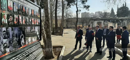 Anar Karimov pays homage to terror victims in Ganja