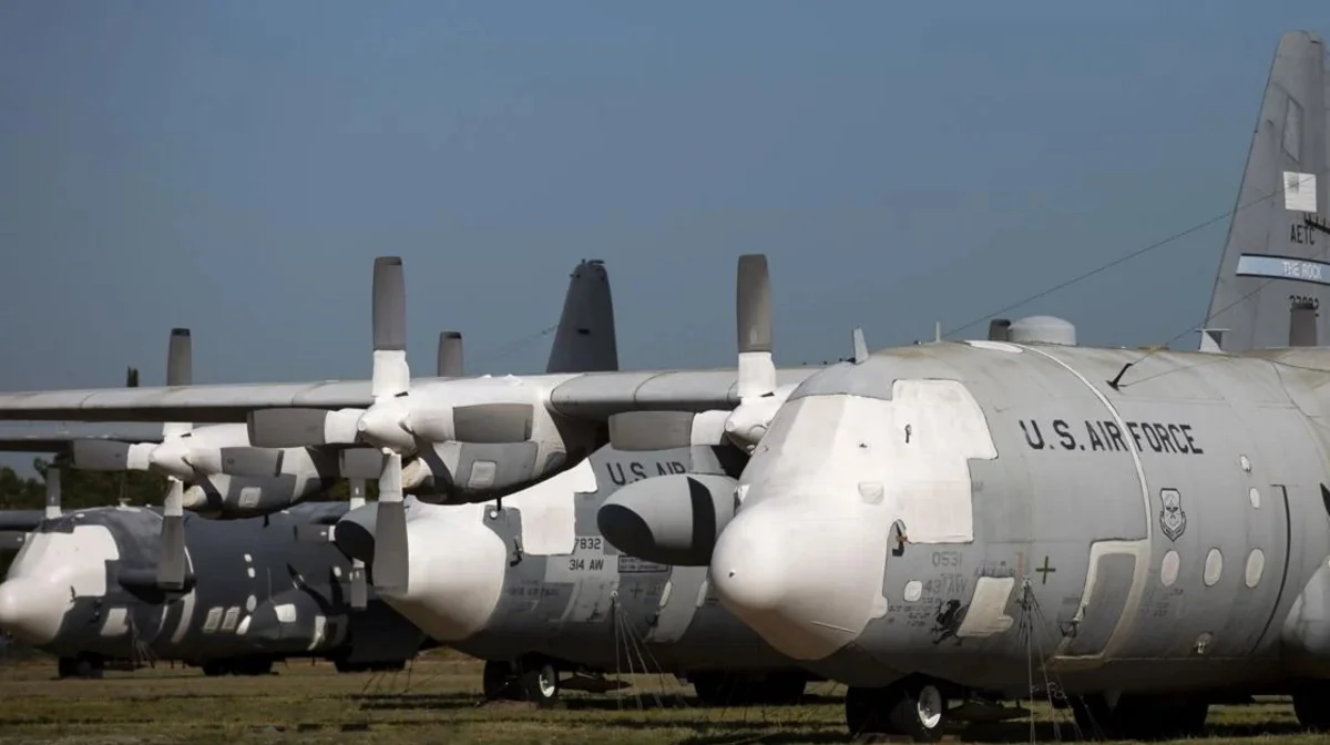 Media: Greece will receive rotten military transport planes and non-functioning frigates from US