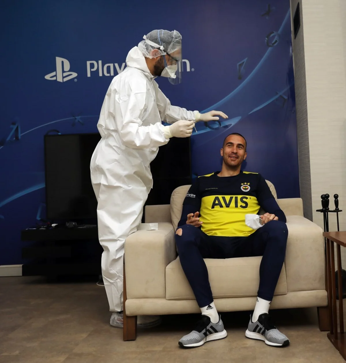 Fənərbağçanın futbolçuları koronavirus testindən keçdilər