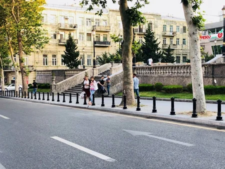 Bakı Nəqliyyat Agentliyi qoruyucu tumbaların quraşdırılmasına başlayıb