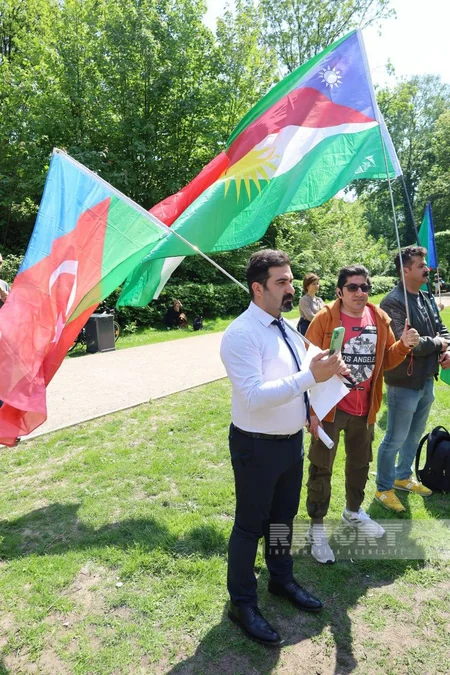 İranın Hamburqdakı konsulluğunun qarşısında etiraz aksiyası keçirilib