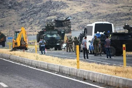 Türkiyədə kamikadze hücumu: 2 ölü, 24 yaralı - FOTO