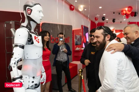 “Bakcell” Fəvvarələr Meydanında yeni innovativ mağazasını təqdim etdi!