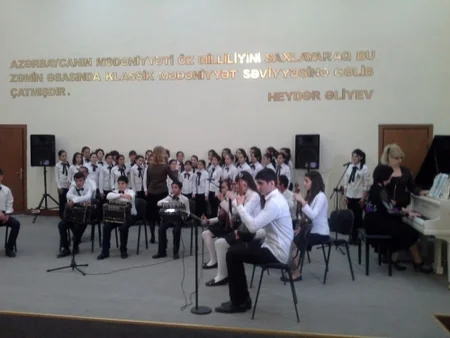 Əbülfəs Qarayev vətəndaşları qəbul edib