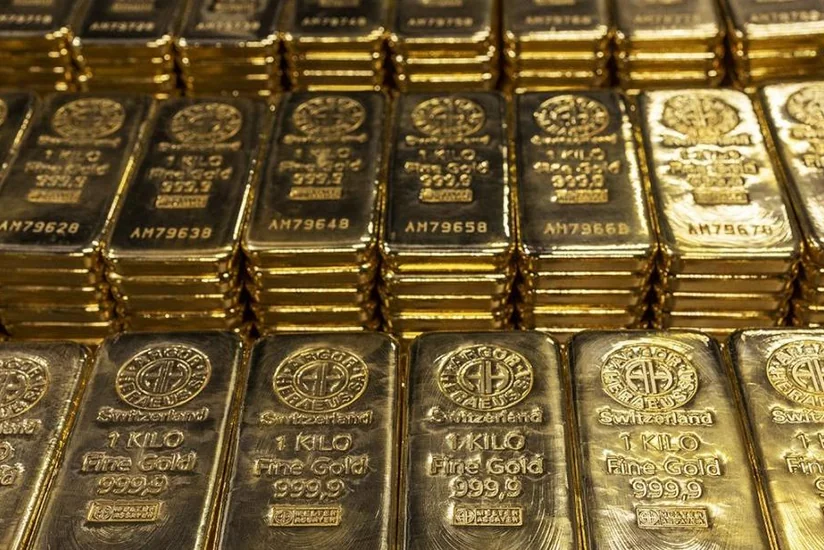 Котировки золота в понедельник показали максимальное падение за год