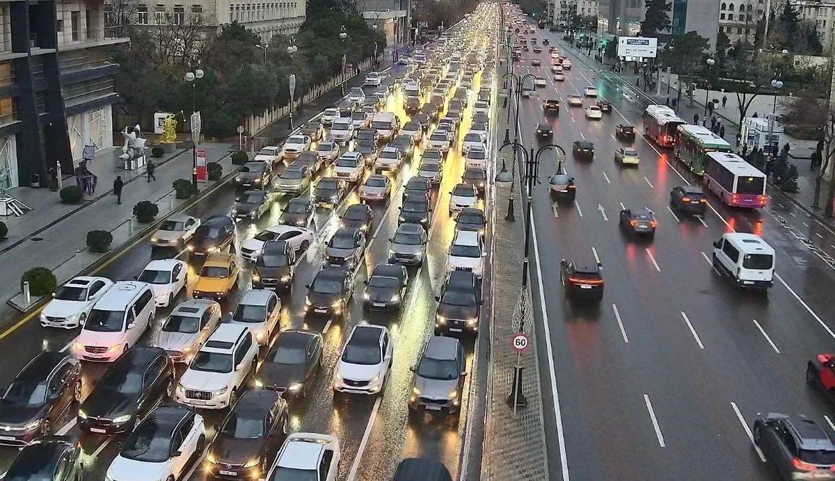 Bakıda tıxac olan yollar açıqlanıb – SİYAHI