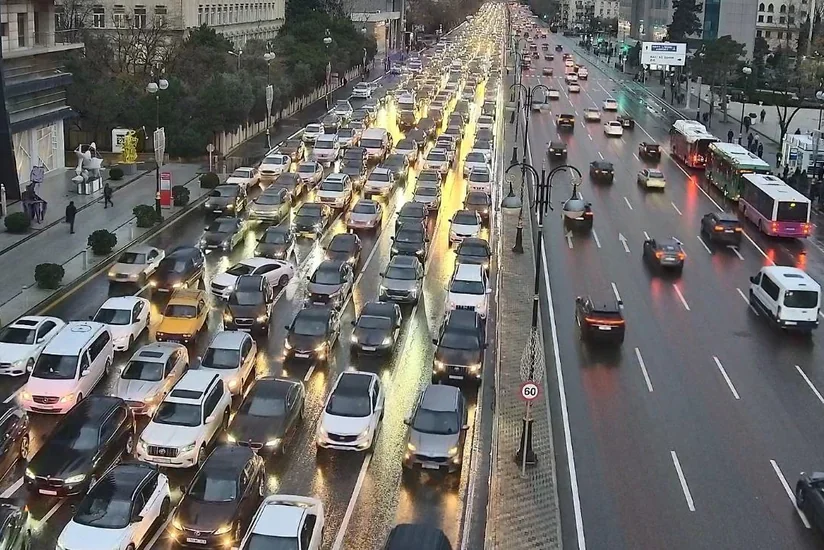 Bakıda tıxac olan yollar açıqlanıb – SİYAHI