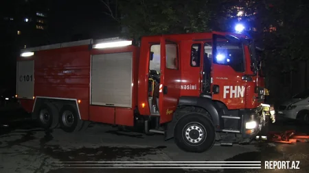 Bakıda yaşayış evində yanğın söndürüldü - VİDEO - YENİLƏNİB
