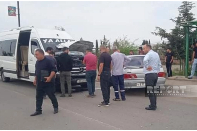 Cəlilabadda sərnişin mikroavtobusu qəzaya düşüb 
