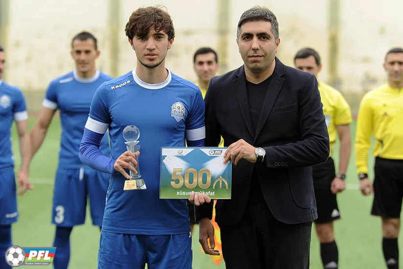 PFL “Səbail”in futbolçusunu mükafatlandırıb