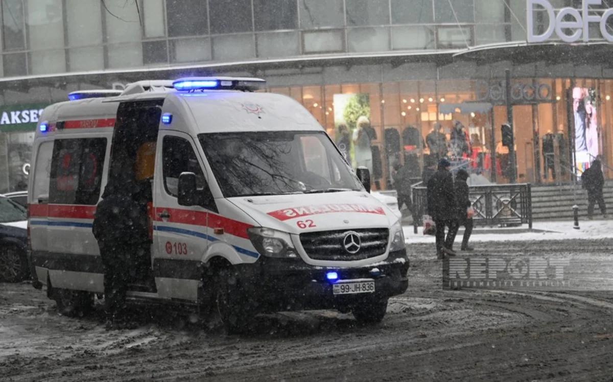 Səhiyyə Nazirliyi: Qarlı havada 41 nəfər xəsarət alıb, 2-si əməliyyat olunub