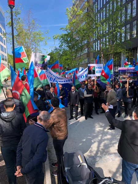 Azərbaycanlılar Brüsseldə Prezidentə dəstək aksiyası keçirib