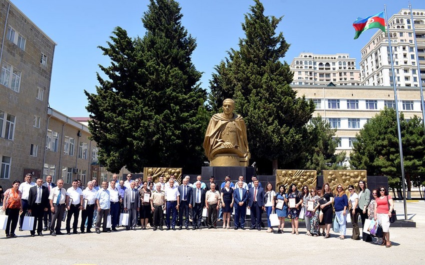 Azərbaycan Ordusunun 100 illik yubleyinə həsr olunan yazı müsabiqəsinin qalibləri mükafatlandırılıb
