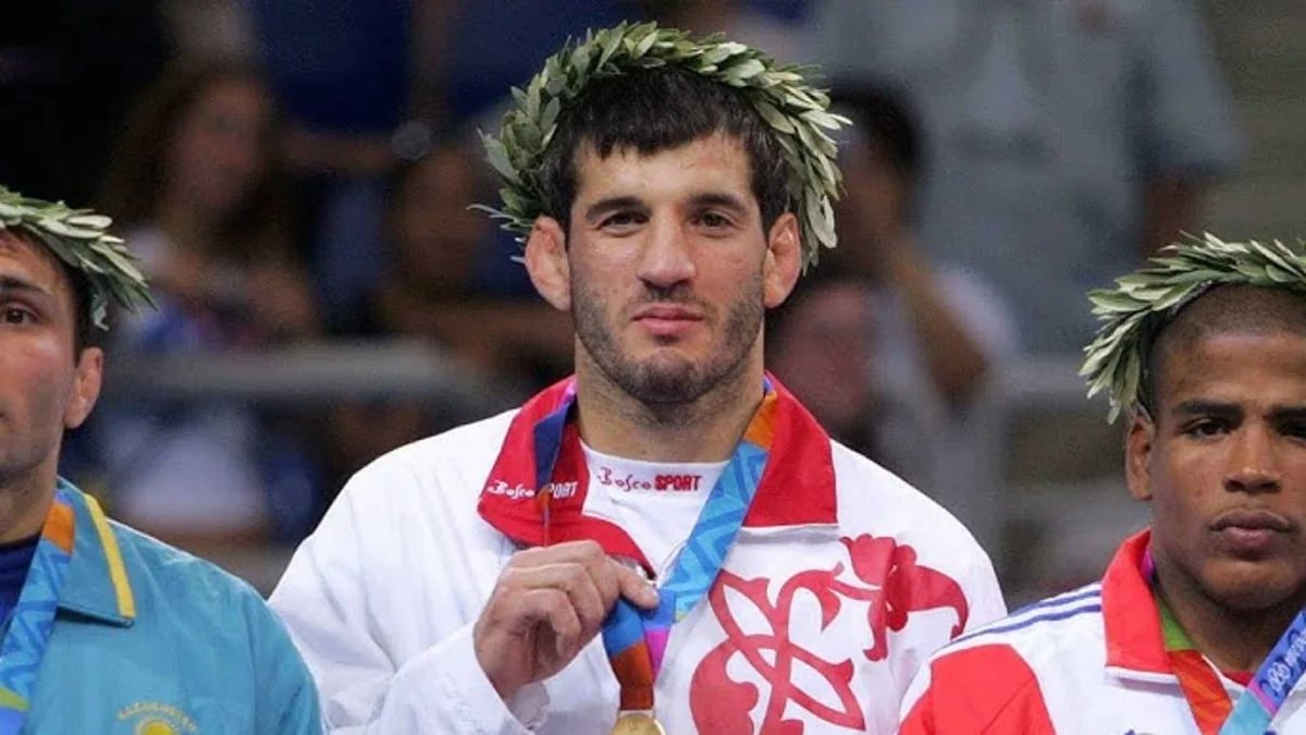 Güləş üzrə üçqat olimpiya çempionu Buvaysar Saytiyev ürək tutmasından ölüb