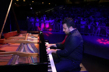 Heydər Əliyev Mərkəzinin parkında caz konserti təşkil olunub - VİDEO