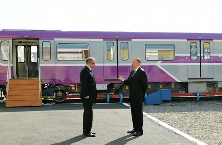 Prezident İlham Əliyev paytaxta gətirilən yeni metro qatarlarında yaradılan şəraitlə tanış olub