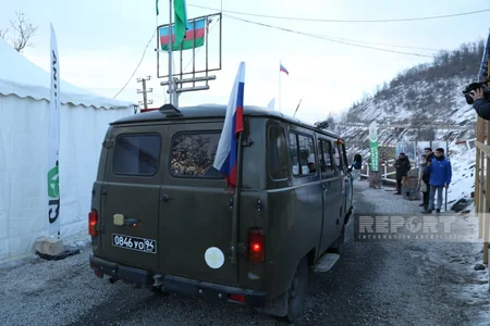 По дороге Ханкенди-Лачын беспрепятственно проехали 49 автомобилей российских миротворцев
