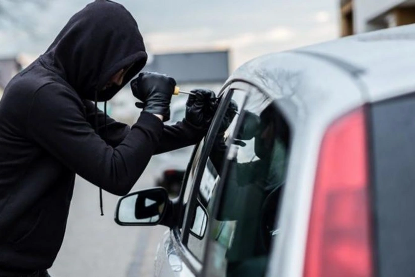 Bakıda avtomobildən 9700 manat pul oğurlayan şəxs tutulub