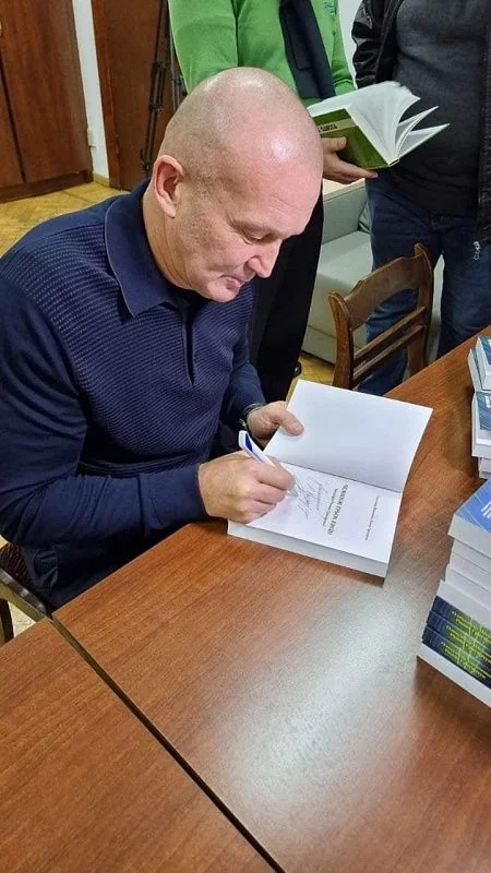 Qəbələnin sabiq baş məşqçisinin avtobioqrafik kitabı nəşr olunub