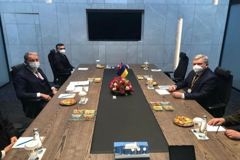 Türkiyə və Ukraynanın müdafiə nazirləri əməkdaşlığı müzakirə ediblər