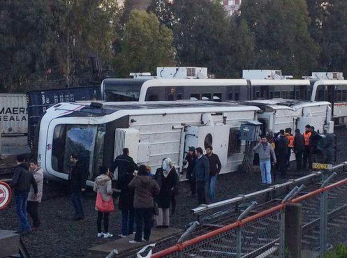 Turkey: several injured in İzmir light train accident