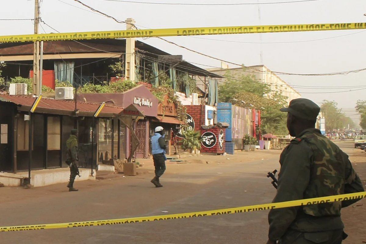 Mali hotel attack: Hunt for three suspects