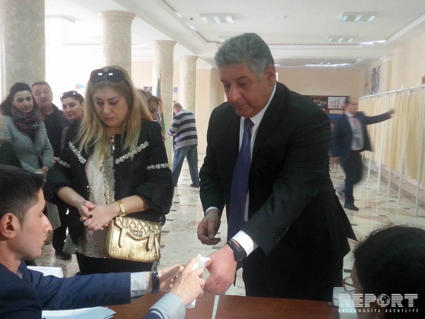 Azad Rəhimov səsvermədə iştirak edib