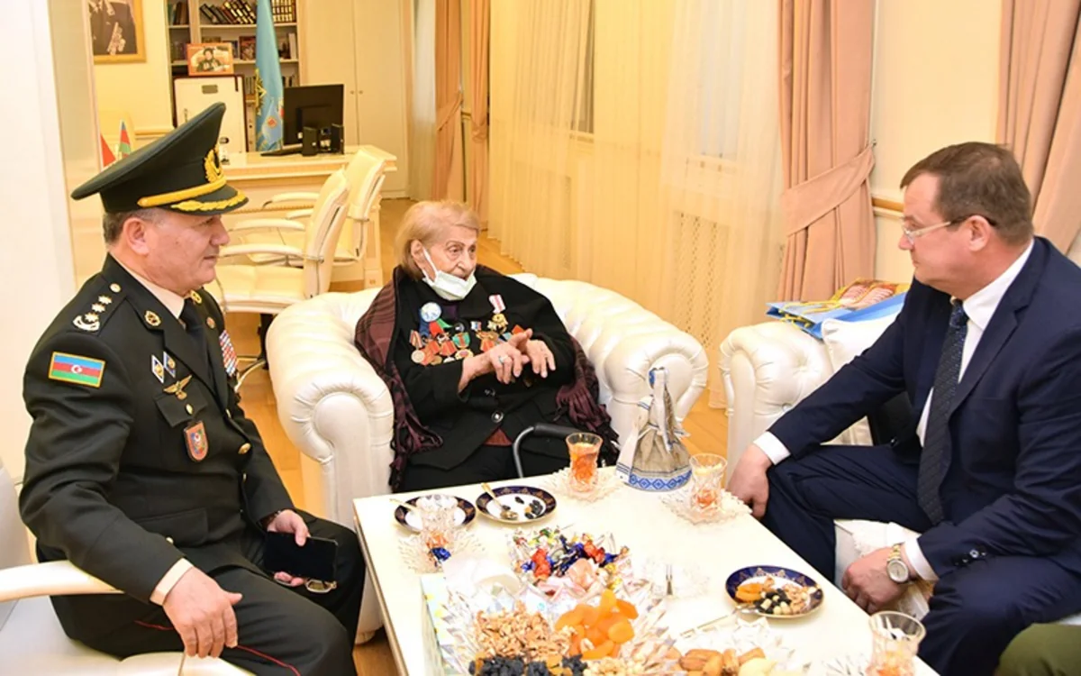 Belarus səfiri Veteranlar Təşkilatının sədri ilə görüşüb