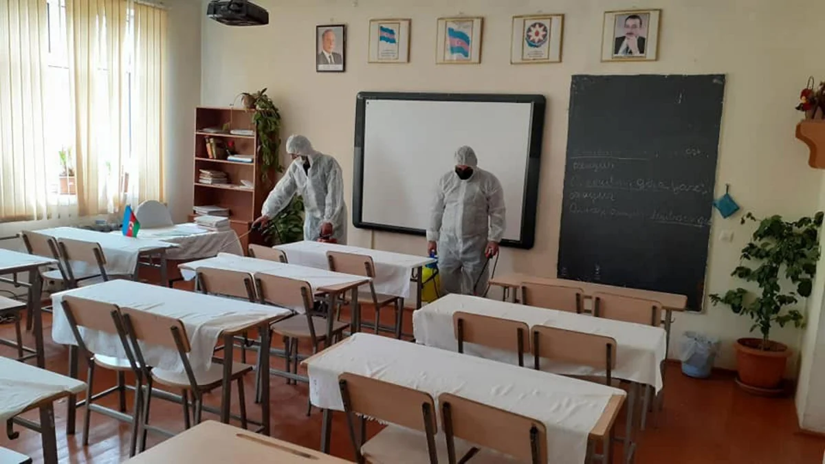 В школах Азербайджана продолжаются дезинфекционные меры против коронавируса