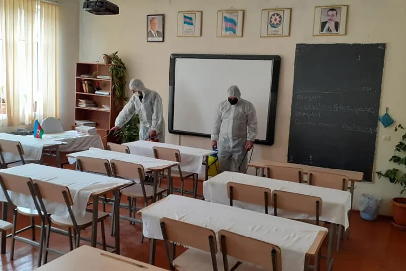 В школах Азербайджана продолжаются дезинфекционные меры против коронавируса